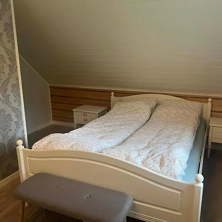 Overnatting, Frittliggende Og Fredelig Velfjord